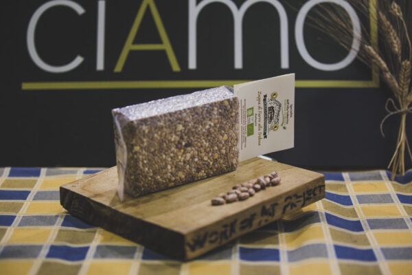 Zuppa bio cereali e legumi alla Trebua