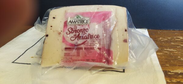 Pecorino Stagionato alle vinacce di Cesenese Nero - spicchio - immagine 3