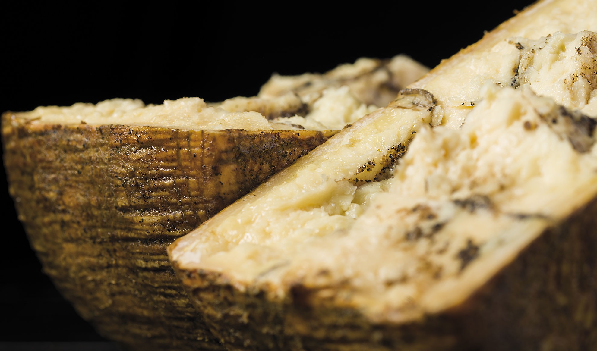 Pecorino Stagionato affinato al Tartufo - un quarto